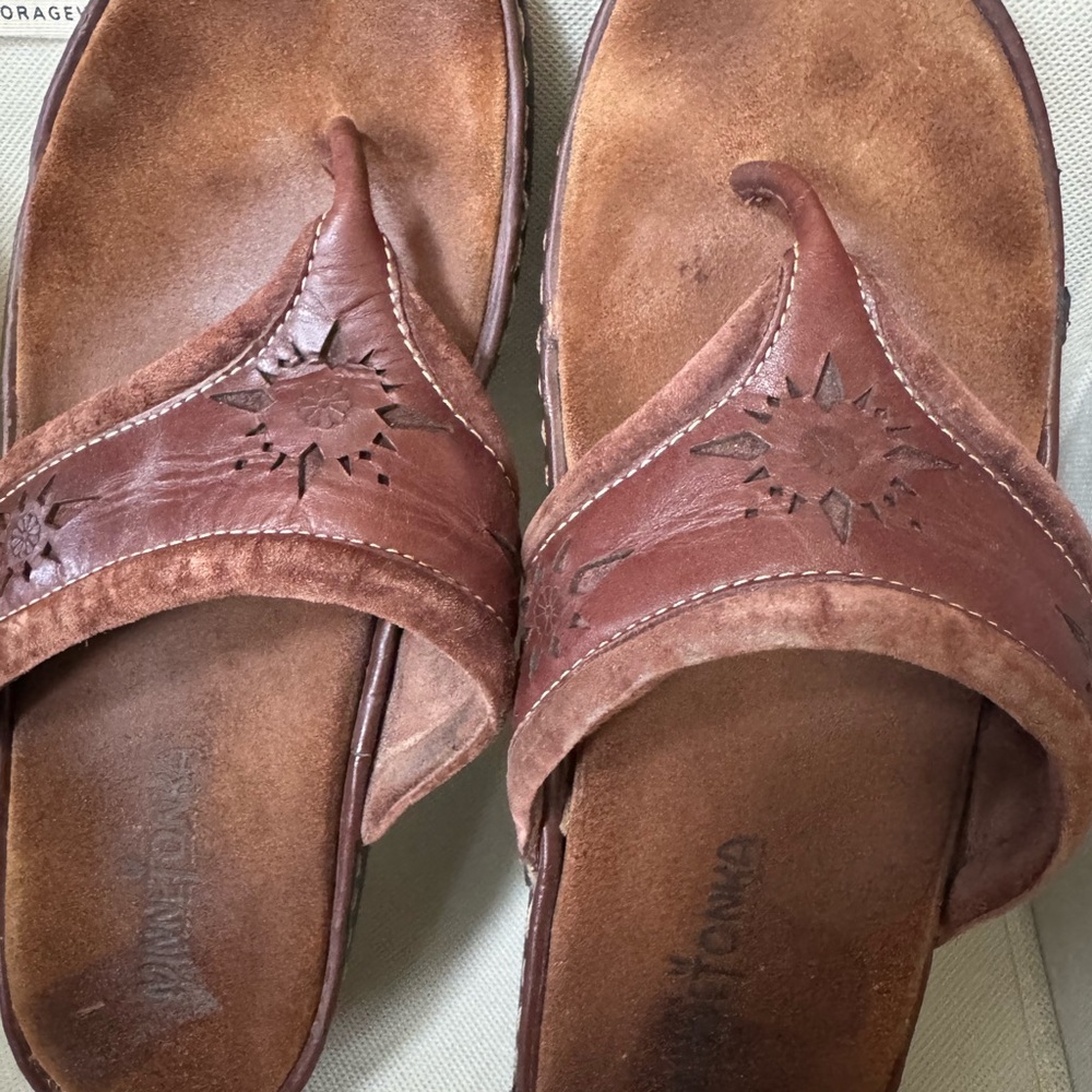 Minnetonka Brown Leather Sandals with Distressed Finish